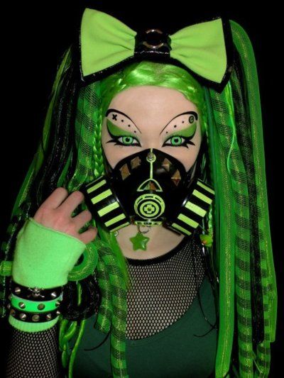 Ahhhh! -> http://Electropia.org Cybergoth Makeup, Emo Aesthetic Outfit, Bubblegum Goth, Cybergoth Fashion, Cybergoth Style, Goth Outfit, Cyberpunk Clothes, Punk Pins, Rave Girl