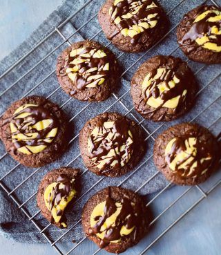 Nanaimo Thumbprint Cookies, Nanaimo Bar Cookies, Nanaimo Bar Truffles, Nanaimo Bar Cake, Cauldron Cookies, Advent Cookies, Thumbprint Cookies Christmas, Copycat Cookies, Nanaimo Bar