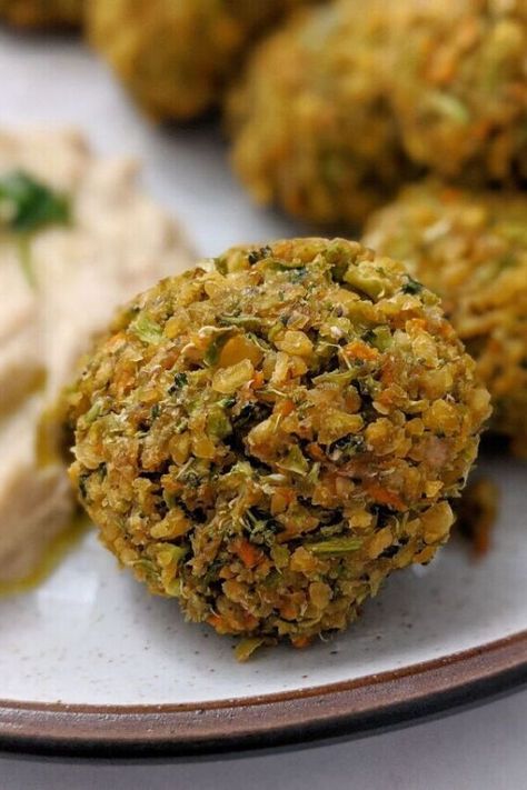 Easy baked falafel recipe. Best baked falafel with lentils. Easy healthy family dinner recipe. Homemade falafel recipe. #falafel #baked #lentils #familydinner Baked Lentils, Lentil Falafel, Homemade Falafel Recipe, Chickpea Balls, Baked Falafel Recipe, Falafel Wraps, Fried Balls, Healthy Family Dinner, Homemade Falafel