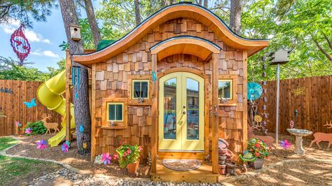 Calling all little ones! This hobbit-inspired playhouse is a kid's dream Diy Hobbit House, Hobbit Playhouse, Hobbit Style, House For Kids, Backyard Creations, Tiny House Big Living, Hobbit House, Building For Kids, Small Backyard Landscaping