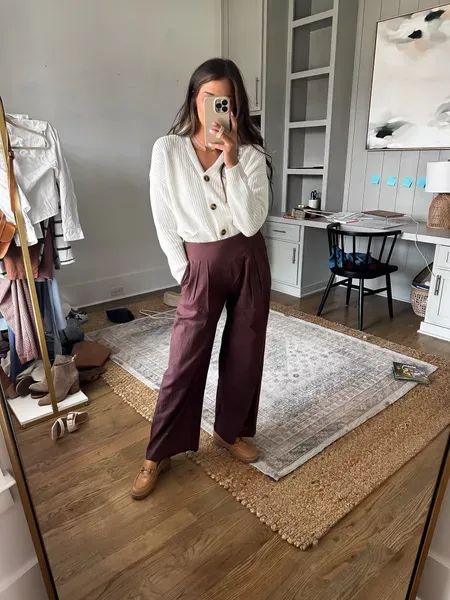 Casual Wide-leg Relaxed Fit Work Pants, Lazy Work Outfit Office, Relaxed Wide-leg Fall Pants, Linen Pants Fall Outfit, Fall Athleisure Wide-leg Pants, Casual Wide Leg Pants For Fall, Pull-on Style, Relaxed Fit Pull-on Wide Leg Pants For Work, Casual Outfits Work, Wide Leg Pant Outfit