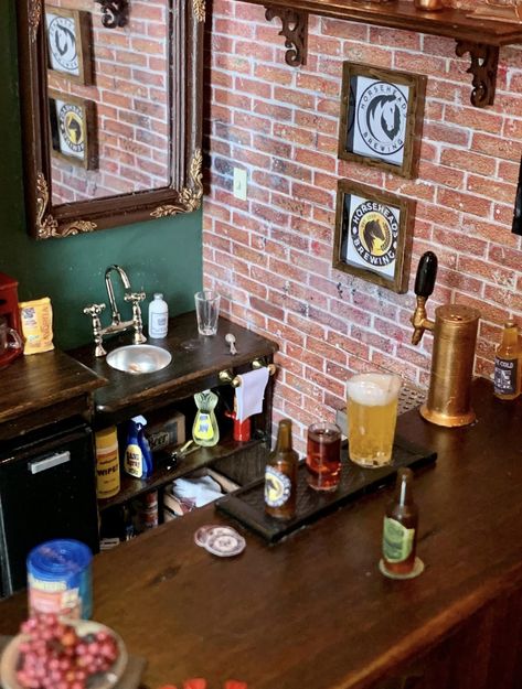 Diy Minatures, Dollhouse Bar, Miniature Cafe, Miniature Bar, Miniature Shop, Miniatures Diy, Swiss Chalet, Book Bar, Dollhouse Miniatures Diy