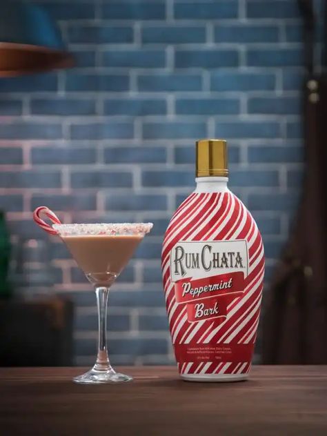 RumChata Peppermint Bark Martini - Tipsy Bartender Peppermint Rum Chata Drinks, Rum Chata Peppermint Bark Drinks, Rum Chata Peppermint Bark Recipes, Peppermint Rum Chata Recipes, Peppermint Rumchata Recipes, Peppermint Bark Martini, Rumchata Recipes Drink, Grasshopper Drink, Peppermint Martini Recipe