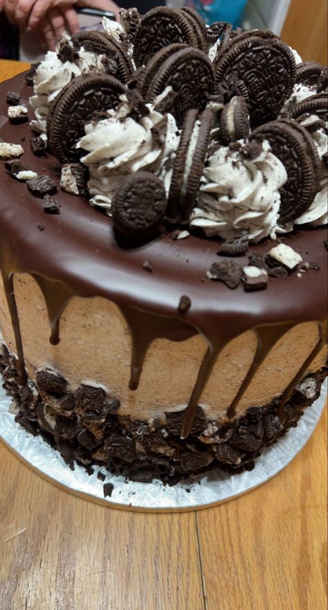 Chocolate Cake With Ice Cream, Oreo Cookie Cake, Chocolate Ice Cream Cake, Oreo Ice Cream Cake, Cookie Cake Decorations, Chocolate Oreo Cake, Oreo Chocolate, Chocolate Oreo, Oreo Cake