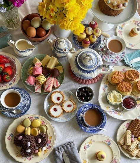 Afternoon Tea Theme, English Afternoon Tea Aesthetic, Afternoon Tea Tablescape, Easter Afternoon Tea, Takleef Party, Afternoon Tea Aesthetic, Afternoon Tea Food, Afternoon Tea Ideas, Sunday Tea