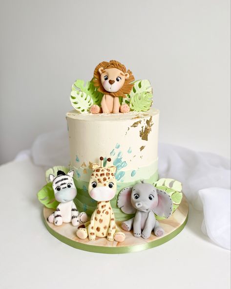 Safari Baby Shower Cake, Giraffe Cakes, Elephant Cakes, Birthday Inspiration, Green Baby Shower, Cake Inspo, Gender Reveal Cake, Baby Cakes, Safari Birthday