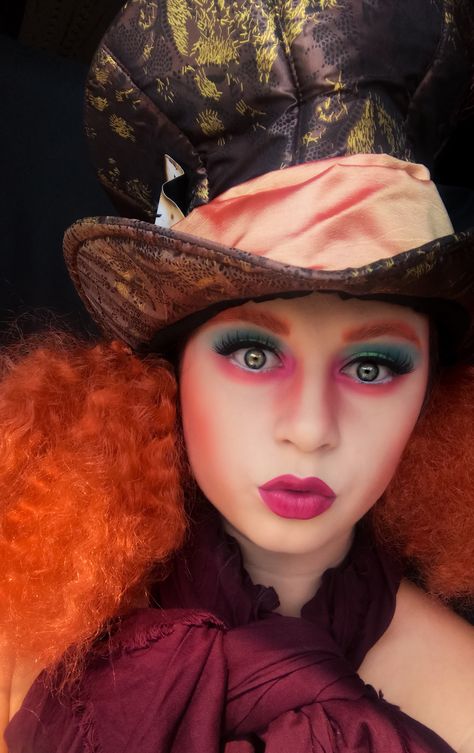 Mad Hatter Eyeshadow, Women Mad Hatter Makeup, Dark Mad Hatter Makeup, Mad Hatter Female Makeup, Female Mad Hatter Makeup, Easy Mad Hatter Makeup For Women, Mad Hatter Costume Female Makeup, Mackup Ideas Simple, Mad Hatter Makeup Ideas