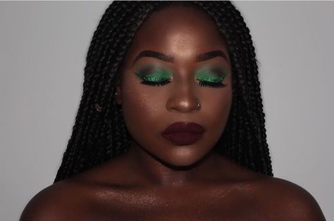 Emerald Green Makeup, Wedding Loading, Keti Koti, Green Smokey Eye Makeup, Facial Ideas, Green Eye Makeup, Face Inspiration, Green Eyeshadow Look, Eyeshadow Ideas