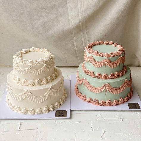 Korean Cake 케이크 on Instagram: “two tier vintage 💕” Two Tier Vintage Cake, Wedding Cake Piping, Vintage Cake Design, Heart Cake Designs, Vintage Cake Decorating, Cake Korean, Vintage Heart Cake, Two Layer Cakes, Tiered Cake Design