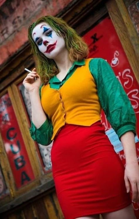 Joker Cosplay Female, Joker Costume Girl, Halloween Kostüm Joker, Female Joker Cosplay, Female Joker Costume, Maquillage Halloween Simple, Joker Halloween Costume, Fashion Costume Halloween, Female Joker