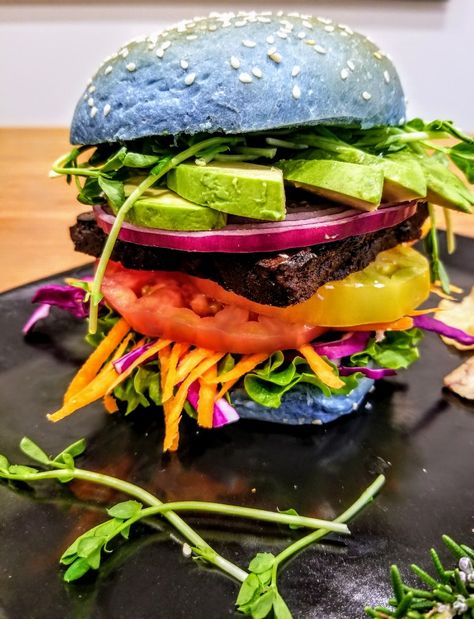 Rainbow Veggie Burger with Blue Butterfly Pea Bun Healthy Burger, Healthy Brunch, Food Truck Business, Gourmet Pizza, Natural Food Coloring, Burger Restaurant, Rainbow Food, Gourmet Burgers, Butterfly Pea