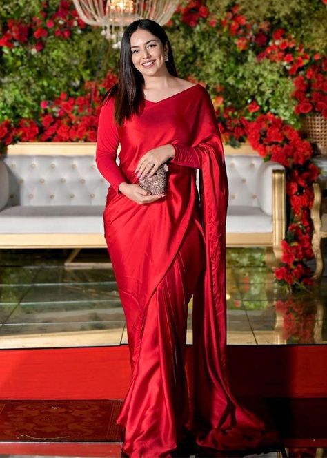 #newtrendings #newstile #dressdesign #simplesaree #simplesareelook #simplesareelook😍 #newcollectionsaree #newcollectionsarees🌷 Plain Red Saree, Red Satin Saree, Maroon Silk Saree, Plain Silk Saree, Silk Kurti Designs, Saree Wearing, Saree Wearing Styles, Silk Kurti, Desi Clothes