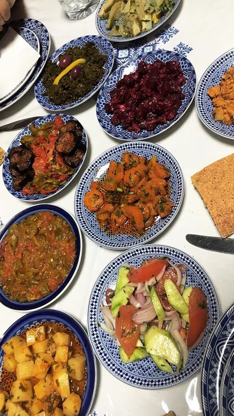 Morocco Food, Diner Menu, Moroccan Cooking, Moroccan Dishes, Moroccan Culture, Moroccan Food, Ramadan Recipes, Buffet Food, Food Goals