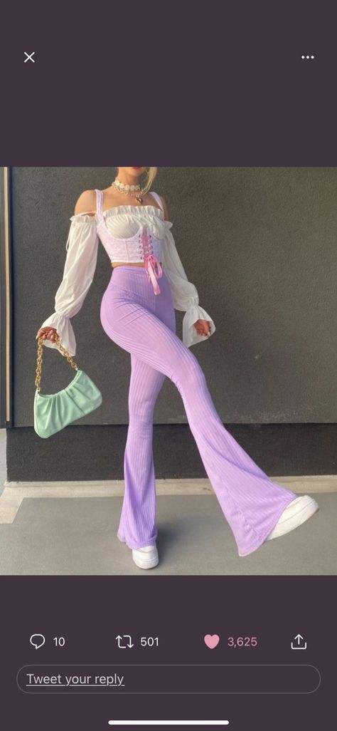 Lavender Leggings Outfit, Flare Pants Outfits, Flare Leggings Outfit, Flair Pants, Wide Leg Leggings, Fashion Goals, Flared Leggings, Leggings Outfit, Flare Leggings