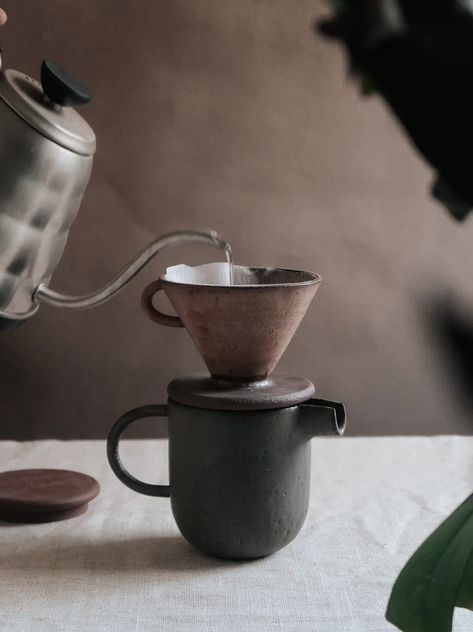 Hario V60, Tea Brewer, Coffee Gifts Card, Coffee Dripper, Coffee Scoop, Coffee Brewer, Coffee Uses, Coffee Tasting, Pour Over Coffee