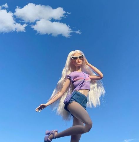 Barbie Doll Poses Photoshoot, Barbie Tumblr, Barbies Pics, Bad Barbie, Barbie Wardrobe, Barbie Ideas, Barbie Aesthetic, Barbie Images, Barbie Fashionista Dolls