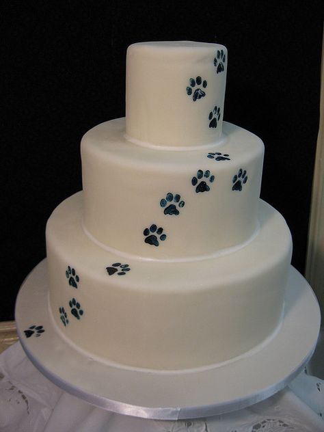 Piping Ideas, Paw Cake, Barn Wedding Cakes, Themed Wedding Cakes, Cupcake Designs, Cake Walk, Wedding Cakes With Cupcakes, Cool Wedding Cakes, September Wedding