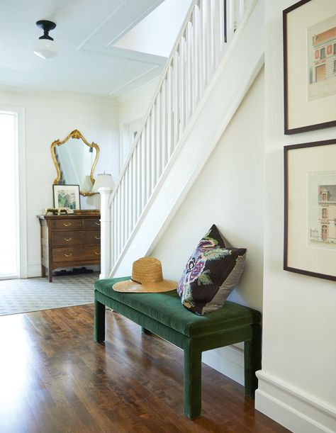 Green Bench, Sarah Richardson Design, Victorian Kitchen, Open Concept Home, Tuscan Inspired, Wooden Dresser, New England Style, Large Dining Room, Wall Molding