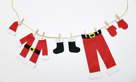 Santa Clothes Line, Homemade Christmas Tree Garland, Santa Crafts For Kids, Crafts For Families, Santa Handprint Ornament, Santa Clothes, Santa Handprint, Homemade Christmas Tree, Birthday Clothes