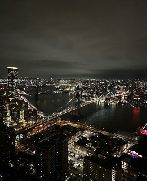 Street Style Bedroom, Car Nails, Nyc Bridge, Luca Vitiello, Feminine Streetwear, Jewellery Stack, Vogue Aesthetic, Bridge Night, Dark Minimalist