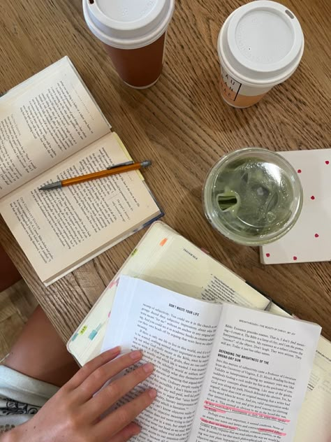 Bible Study Coffee Date, Autumn Bible Study, Cozy Bible Study, Christian Girl Fall Aesthetic, Kenna Core, Fall Bible Study, Bible Study Aesthetic, Study Coffee, Graduating College