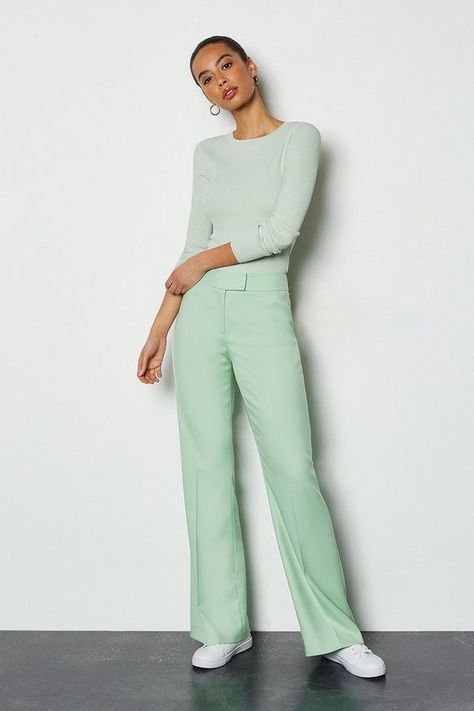 Daycare Uniform, Mint Green Pants Outfit, Mint Green Pants, Green Pants Outfit, Mint Aesthetic, Monochromatic Fashion, Monochromatic Outfit, Ladies Clothes Fashion, Womens Fashion Casual Summer