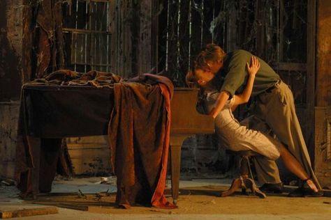 The notebook The Notebook Scenes, Film The Notebook, Allie And Noah, The Notebook 2004, Famous Actresses, Nicholas Sparks, Rachel Mcadams, Movie Wallpapers, The Notebook