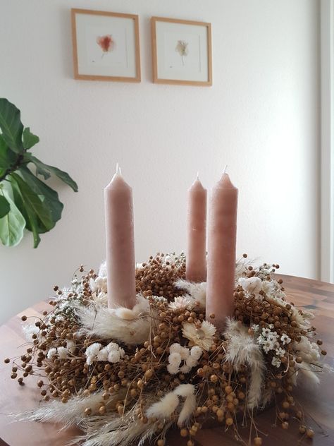 Advent Wreath 2022, Advent Crown, Advent Decor, Drinks Restaurant, Dried Flower Candles, Božićni Ukrasi, Xmas Candles, Diy Crown, Headboard Decor