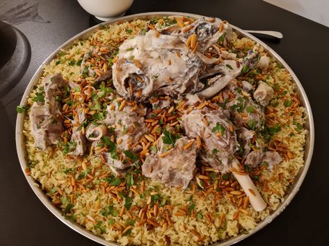 Jordanian Mansaf, Jordanian Culture, Jordanian Food, Middle East Food, Healthy Lifestyle Food, Food History, Turkish Recipes, Middle East, Healthy Lifestyle