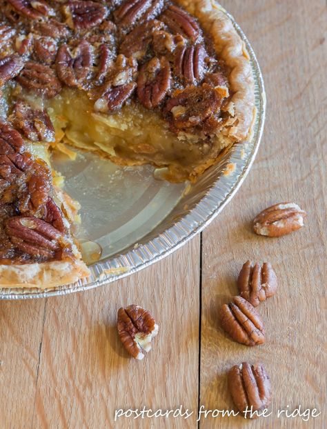 Amazing pecan pie recipe with a secret ingredient that makes it out of this world!! Jack Daniels Recipes, Bourbon Pecan Pie Recipe, Pecan Pie Recipe Southern, Southern Pecan Pie, Best Pecan Pie, Bourbon Pecan Pie, Amish Life, Pumpkin Pecan Pie, Holiday Sweets