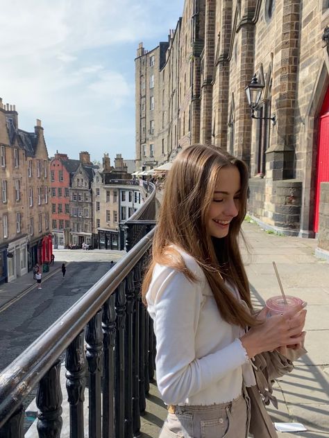 #edinburgh #scotland #student #studentlife #aesthetic Scotland Life Aesthetic, Uk Student Aesthetic, Edinburgh Picture Ideas, Edinburgh Instagram Pictures, Scotland Photo Ideas, Scotland Instagram Pictures, Edinburgh Aesthetic Outfits, Ireland Photo Ideas, Edinburgh Photo Ideas