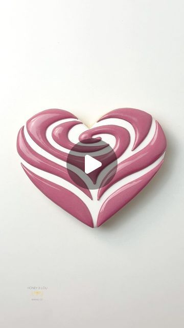 Rose Cookies Decorated Royal Icing, Royal Icing Biscuits, Heart Cookie Royal Icing, Cookie Decorating Videos For Beginners, Sugar Cookie Royal Icing Decorating, Love Cookies Decorated, Heart Royal Icing Cookies, Name Cookies Decorated, Cookie Decorating Tutorial