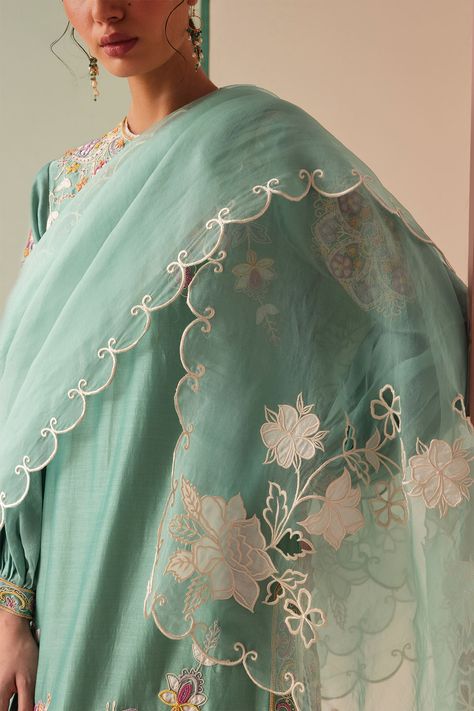 Buy Green Silk Organza Cut Work Floral Mughal Bloom Applique And Dupatta For Women by Chandrima Online at Aza Fashions. Duppattas Designs Ideas, Embroidery Fashion Detail, Flower Machine Embroidery Designs, Lace Dress Design, Cutwork Embroidery, Beautiful Dress Designs, Embroidery Suits Design, Boutique Dress Designs, Embroidery Designs Fashion