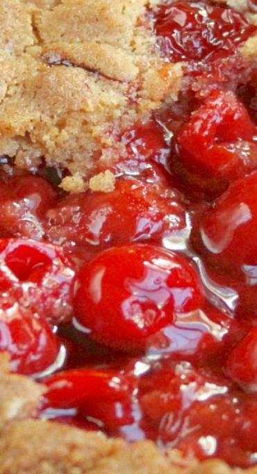 Skillet Cherry Cobbler Cooking Ribs, Cast Iron Skillet Cooking, Camping Desserts, Iron Skillet Recipes, Skillet Dishes, Skillet Cooking, Skillet Recipes, Dutch Oven Cooking, Cast Iron Skillet Recipes