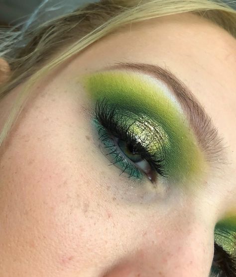 Shrek Costume Diy, Shrek And Fiona Costume, Wednesday Look, Fiona Costume, Dragon Makeup, Fiona Shrek, Shrek Costume, Rave Makeup, Halloween Makeup Inspiration