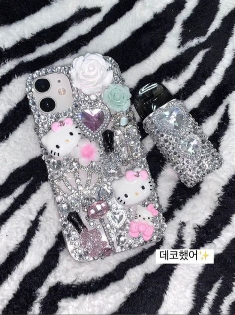 Bling Phone Cases Diy, Bedazzled Phone Case, Casetify Iphone Case, Hello Kitty Phone Case, Sparkly Accessories, Bling Phone Cases, Rhinestone Projects, Hello Kitty Jewelry, Girly Phone Cases