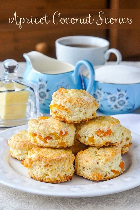 Apricot Coconut Scones - tender scones with great coconut flavour and sweet chunks of apricot baked right in. A dainty, delicious addition to afternoon tea. Avocado Scones, Coconut Scones Recipe, Tender Scones, Apricot Scones, Coconut Scones, Fudge Caramel, Best Scone Recipe, Avocado Cookies, Dried Apricot