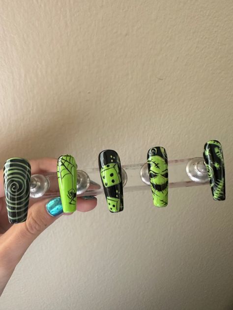 Oogie Boogie Nail Tutorial, Bogie Boogie Nails, Zombie Acrylic Nails, Oogy Boogie Nails, Ogie Bogie Nails, Oggie Boogie Nail Designs, Oogie Boogie Nail Art, Ophir Boogie Nails, Oggie Boggie Nails