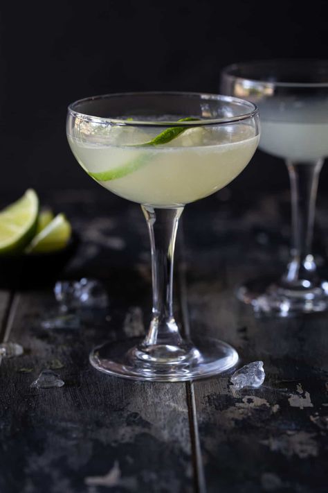 Authentic 3-ingredient Classic Daiquiri Recipe - Garnish with Lemon Classic Daiquiri Recipe, Vodka Soda Recipe, Classic Daiquiri, Watermelon Mojito Recipe, Rum Mixed Drinks, Rum Cocktails Easy, Frozen Daiquiri, Daiquiri Recipe, Daiquiri Cocktail