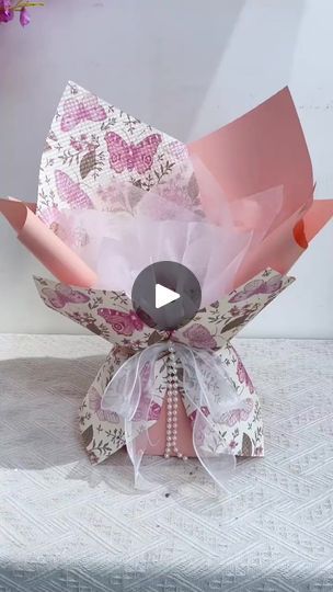 Bouquet Wrapping Tutorial, Wrapping Tutorial, Bouquet Wrapping, Bouquet Wrap, How To Wrap Flowers, Diy Flowers, Flowers Bouquet, Wrapping Paper, Florist