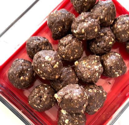 Shakeology Protein Balls, Energy Bites Protein, 21 Day Fix Snacks, Vanilla Shakeology, Protein Balls Recipes, Beachbody Recipes, Peanut Butter Roll, Healthy Sweet Treats, Protein Balls