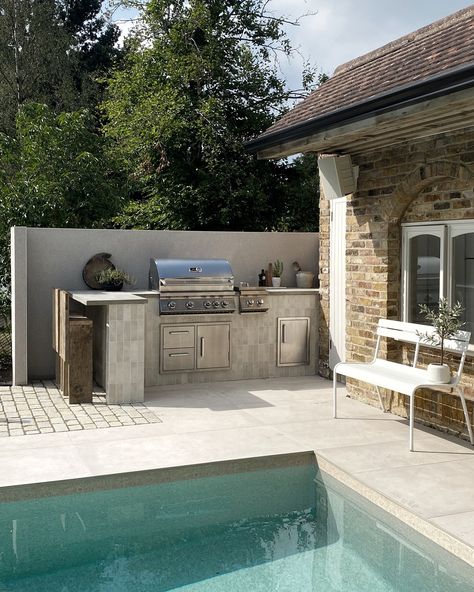 One of our favourite Whistler projects to date - an outdoor kitchen that seamlessly blends style and functionality ⭐️ Featuring a state-of-the-art Whistler BBQ taking centre stage, surrounded by prep space and a built-in side burner for additional cooking space. Not to mention the pool!! 👏🏼 #OutdoorKitchenDesign #BBQGoals #OutdoorEntertaining #whistlergrills #outdoorliving #outdoorcooking #gardendesign #gardeninspiration Kitchen Uk, Kitchen Design Layout, Propane Gas Grill, Built In Bbq, Outdoor Kitchen Design Layout, Blue Led Lights, Dream Backyard, Outdoor Bbq, Outdoor Kitchen Design