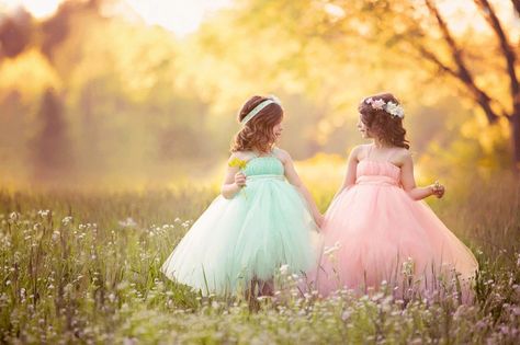 Pastel adorables vestidos de niña de las flores del tutú Piper Tattoo, Siblings Shoot, Princess Poses, Twin Photoshoot, Princess Photography, Princess Photo Shoot, Mint Green Flowers, Fairy Photoshoot, Sibling Photography