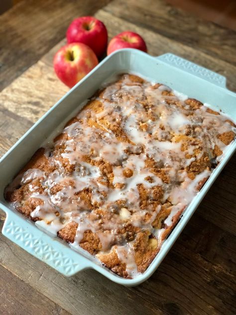 Apple Fritter Cake – A Bee Bakes Apple Fritter Donut, Apple Fritter Cake, Apple Fritter Bread, Weekly Dinner, Apple Fritter, Apple Dessert, Cinnamon Cake, Warm Cake, Apple Fritters