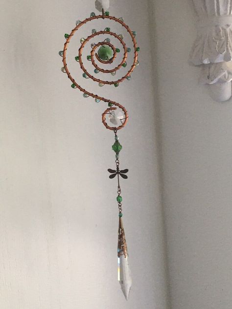 Spiral Suncatcher, Art With Wire, Bead And Wire Crafts, Handmade Wind Chimes, Crystal Dream Catcher, Bead Mobile, Magical Charms, Spiral Sun, Suncatchers Diy