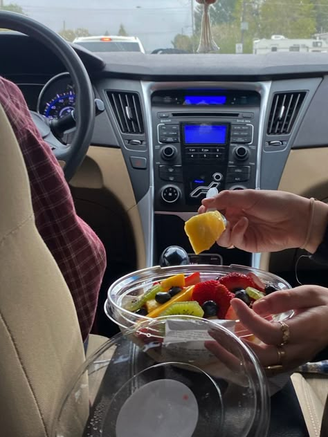 Beach Roadtrip Aesthetic, Car Snacks Aesthetic, Road Trip Vibes Aesthetic, Roadtrip Car Aesthetic, Living On The Road Aesthetic, Roadtrip Snacks Aesthetic, Road Trip With Boyfriend Aesthetic, Road-trip Aesthetic, Car Trips Aesthetic