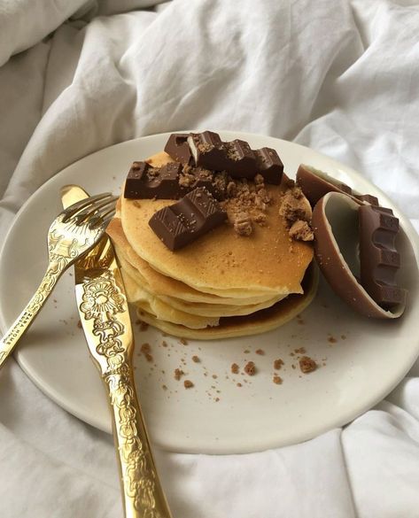 Pancakes Aesthetic, Chocolate Pancakes, Bakery Foods, Food Videos Desserts, Perfect Breakfast, Dessert Drinks, Story Highlights, Food Cakes, Food Inspo