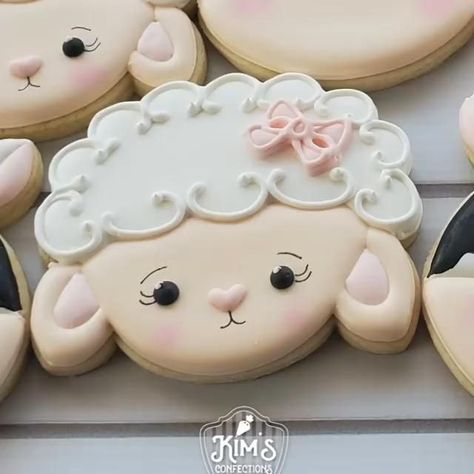 Sheep Face Video [Video] | Easter sugar cookies, Cupcake cookies, Fancy cookies Sheep Sugar Cookies, Sheep Cookies Decorated, Icing Cookies Tutorial, Easter Sugar Cookies Decorated, Face Video, Cookie Decorating Icing, Sheep Face, Cookies Cupcake