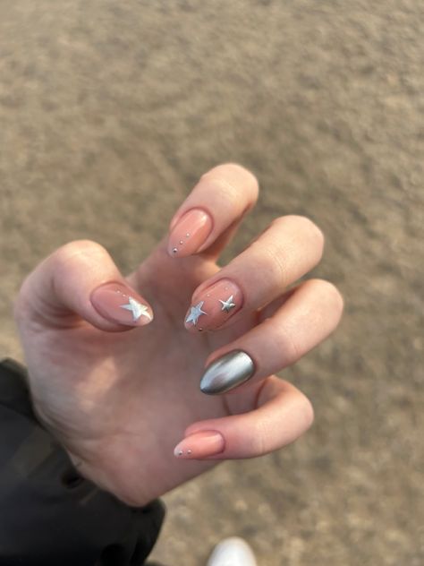 Nail Ideas The Weeknd, Nails For The Weeknd Concert, The Weekend Nails Ideas, Lana Inspired Nails, The Weeknd Makeup Concert, The Weeknd Nails Design After Hours, Lana Del Rey Aesthetic Nails, The Weeknd Pink, The Weeknd Inspired Nails