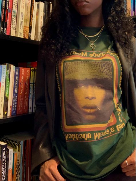 #fashion #erykahbadu #earthgirlaesthetic #blackgirl #earthtones #library #fits #outfitideas #blazeroutfits #graphictshirt #outfitinspiration #unioutfits Erykah Badu Outfits, Spiritual Fashion, Erykah Badu, Earthy Outfits, Neo Soul, Black Femininity, Looks Street Style, Instagram Inspo, Mode Vintage